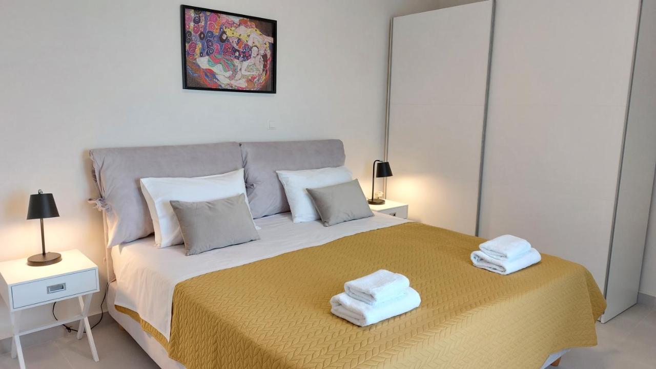 Kontis Apts Apartment Pelekas Bagian luar foto