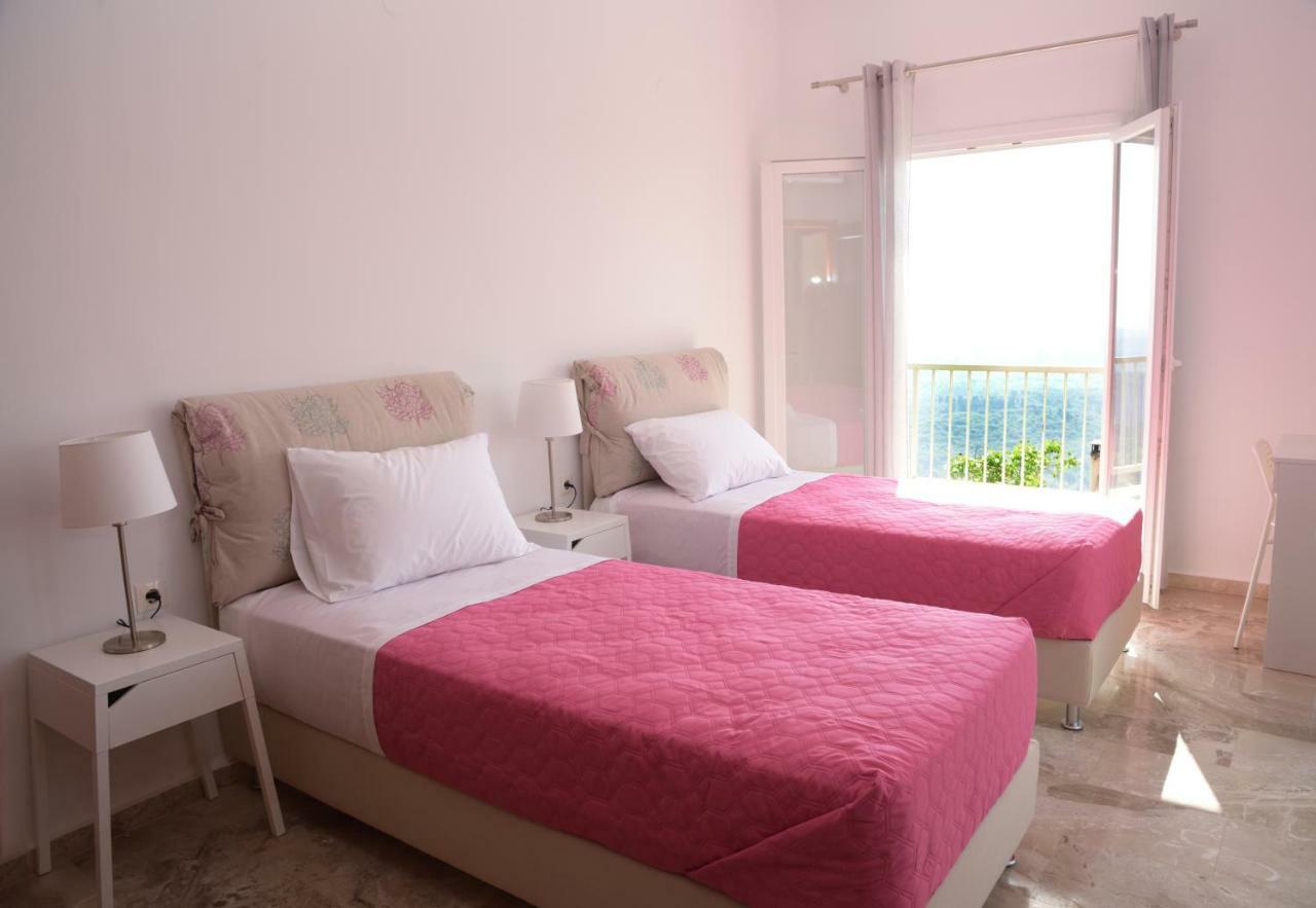 Kontis Apts Apartment Pelekas Bagian luar foto